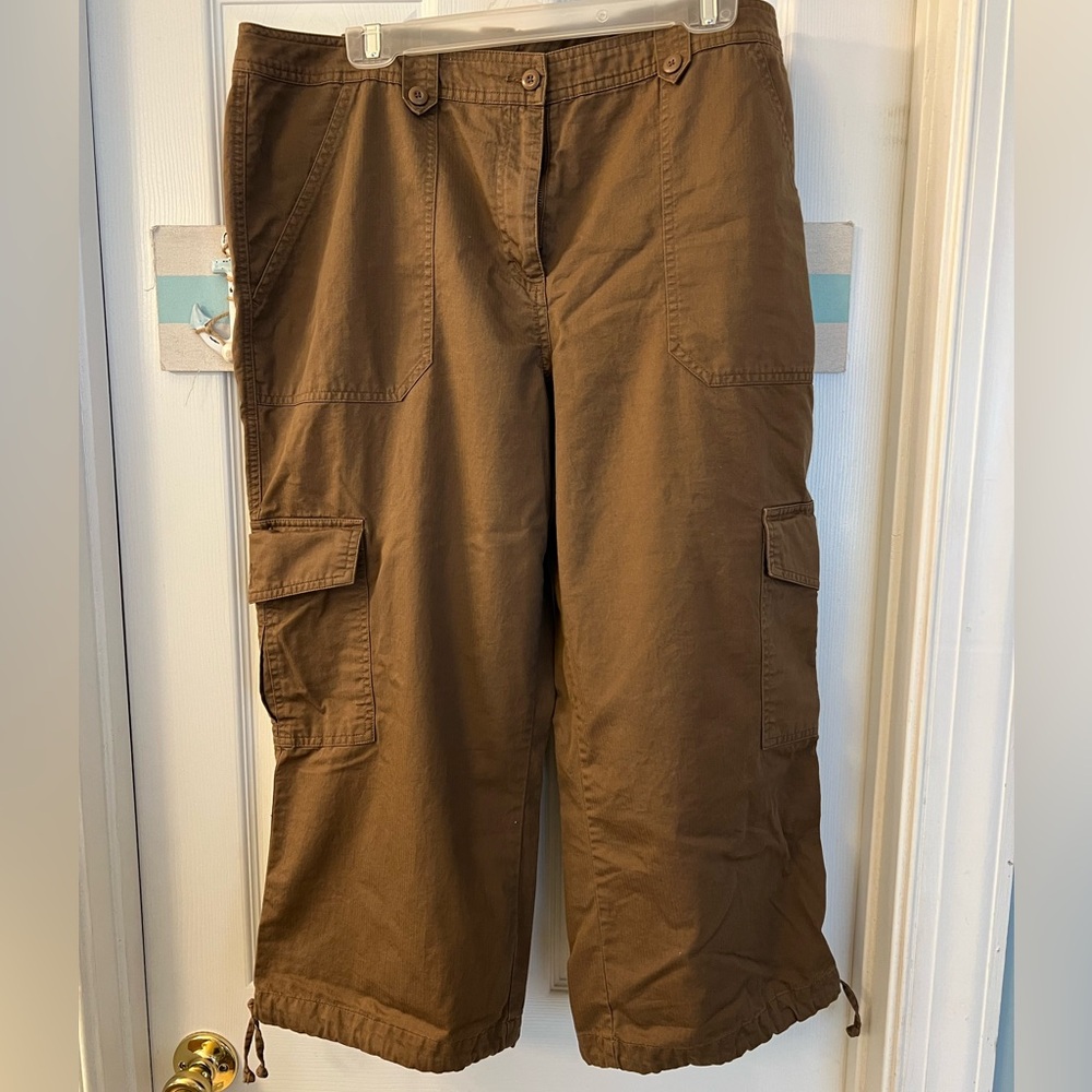 BW Sport Brown Cargo Capris Sz 16W